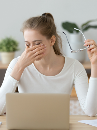 요즘 들어 침침하고 흐릿한 눈,  내가 벌써 노안?